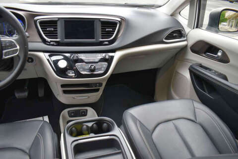 2020 Chrysler Voyager LXi