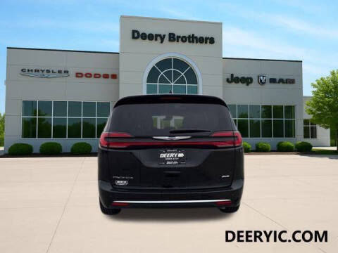 2026 Chrysler Pacifica Select