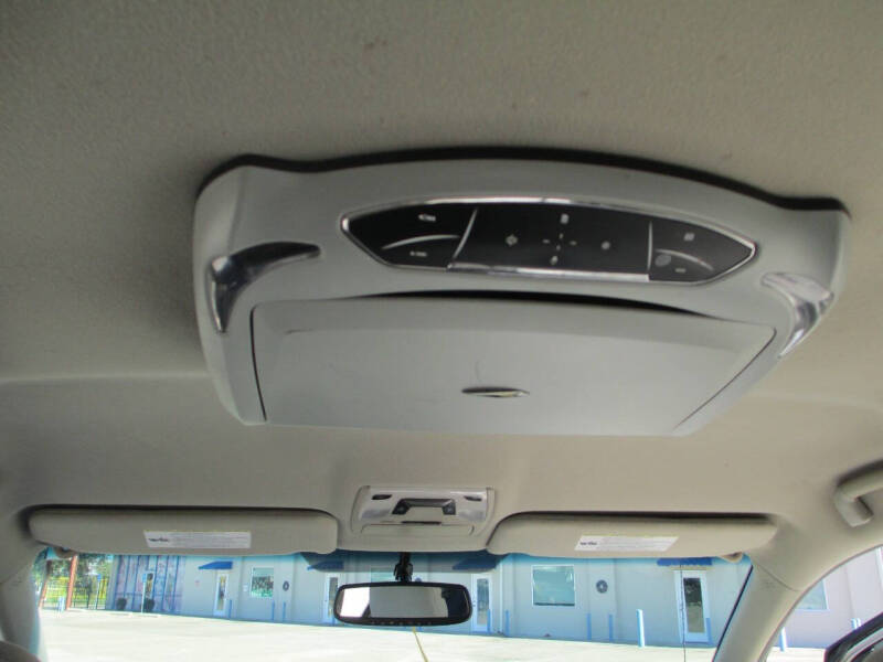 2011 Toyota Sienna LE 7-Passenger Auto Access Seat