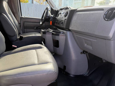 2013 Ford E-Series E-350 SD XL