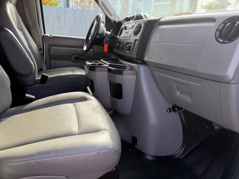 2013 Ford E-Series E-350 SD XL