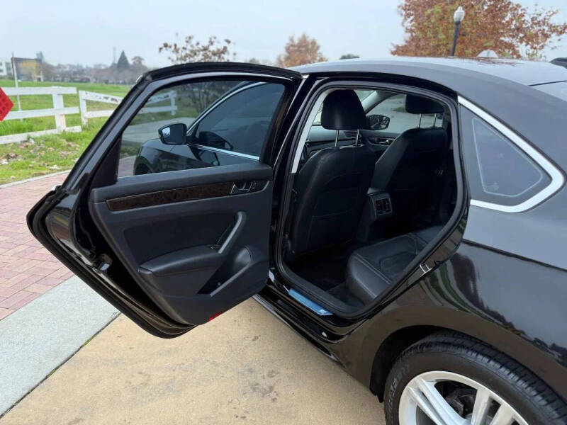 2014 Volkswagen Passat 1.8T SEL Premium PZEV