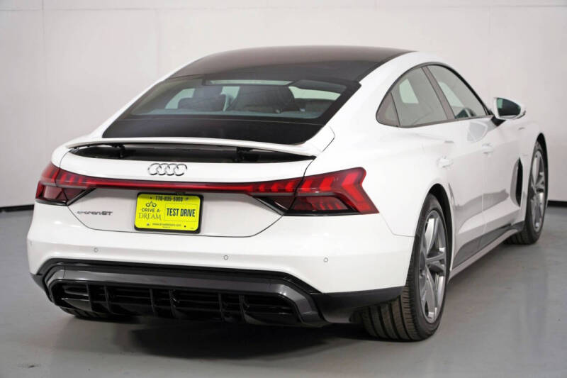 2022 Audi e-tron GT quattro Premium Plus