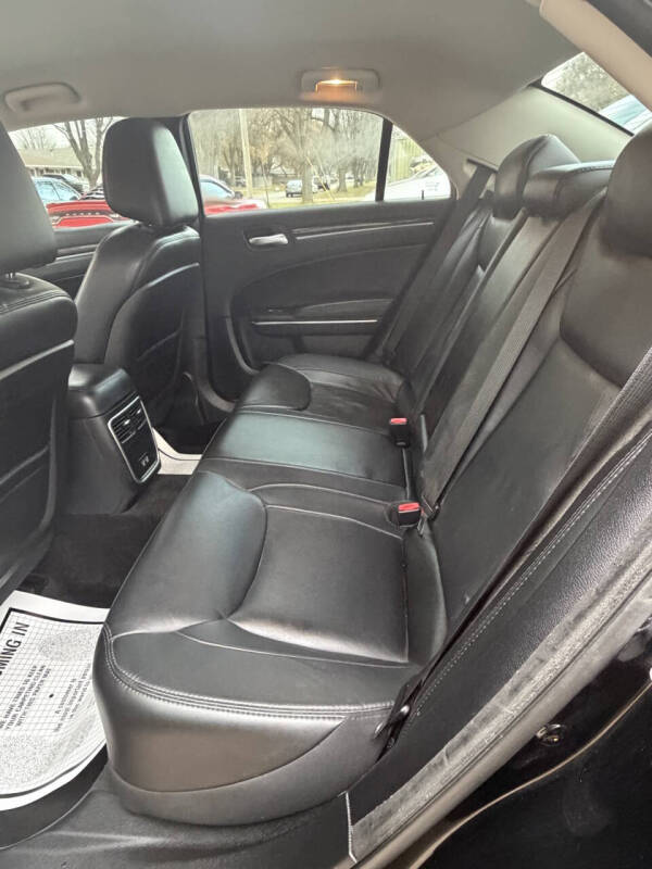 2016 Chrysler 300 Limited