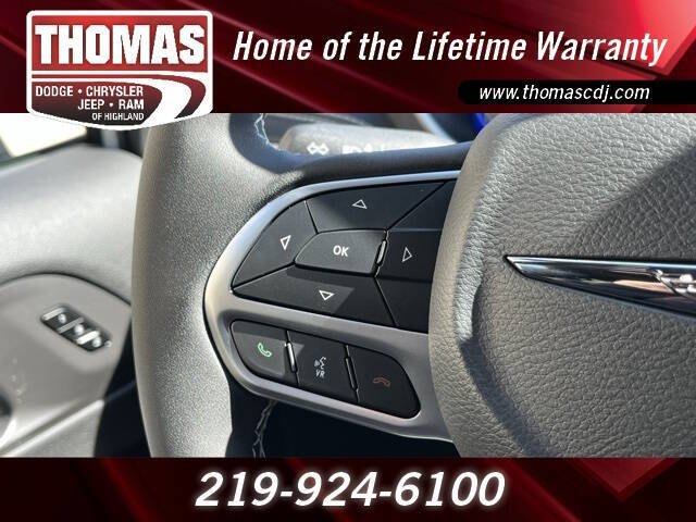 2026 Chrysler Pacifica Select