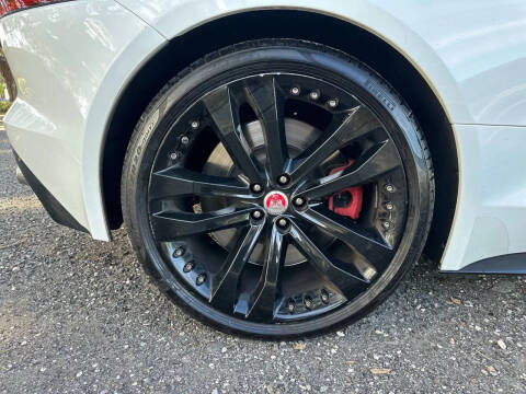 2019 Jaguar F-TYPE R