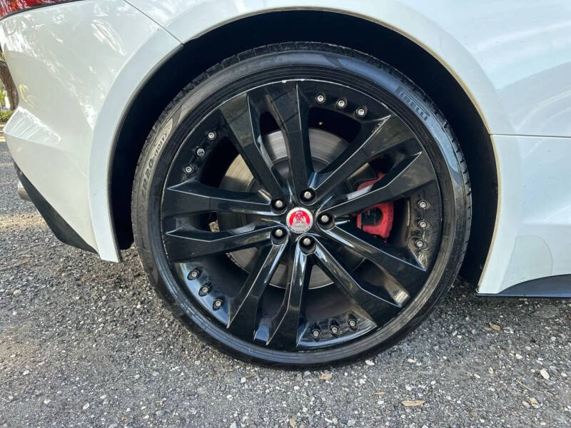 2019 Jaguar F-TYPE R