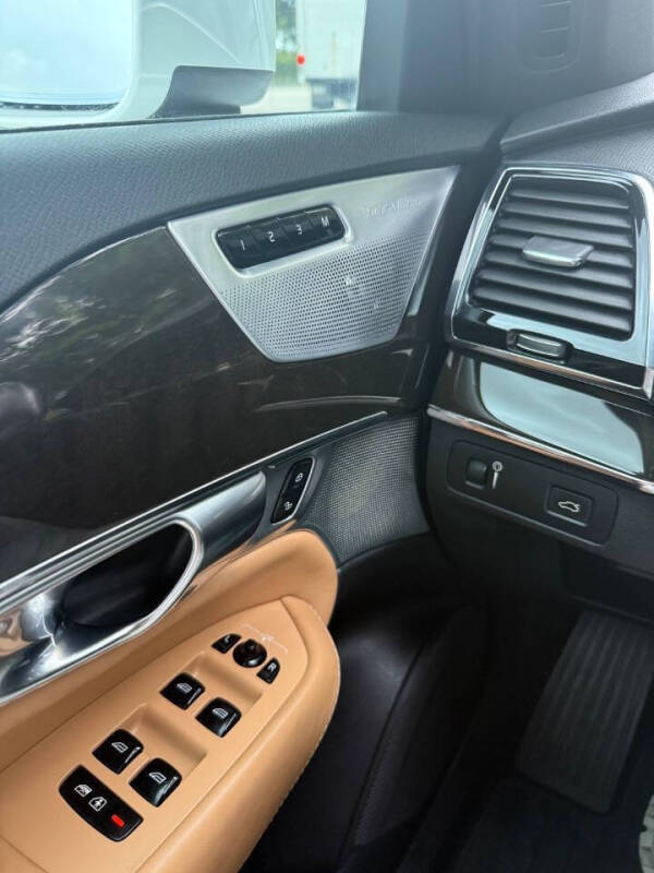 2018 Volvo XC90 T6 Momentum