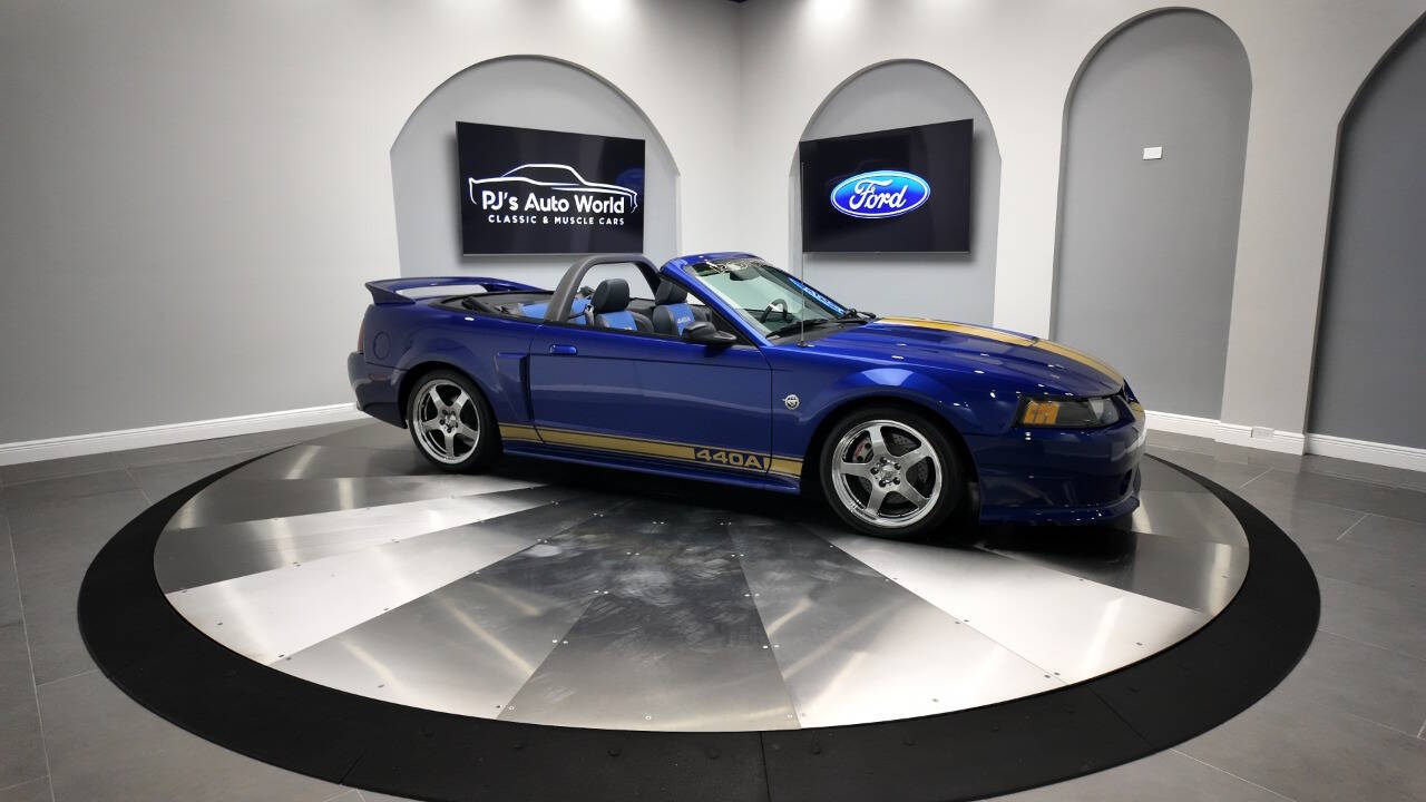2004 Ford Mustang 11