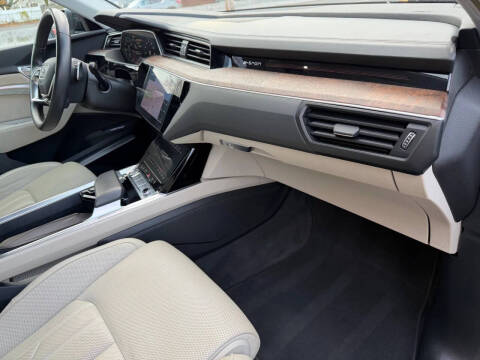 2019 Audi e-tron quattro Prestige