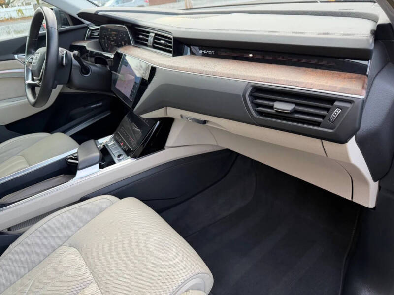 2019 Audi e-tron quattro Prestige