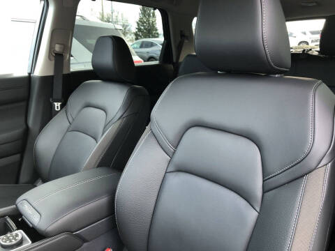 2025 Nissan Pathfinder SL