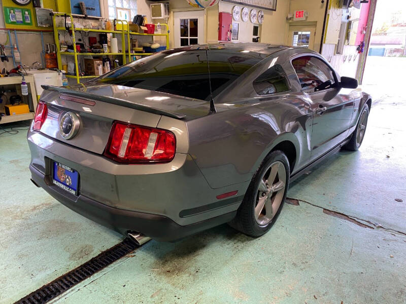 2010 Ford Mustang GT photo 7