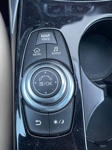 2017 Infiniti QX30 Premium