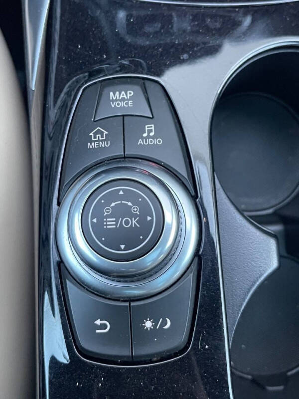 2017 Infiniti QX30 Premium