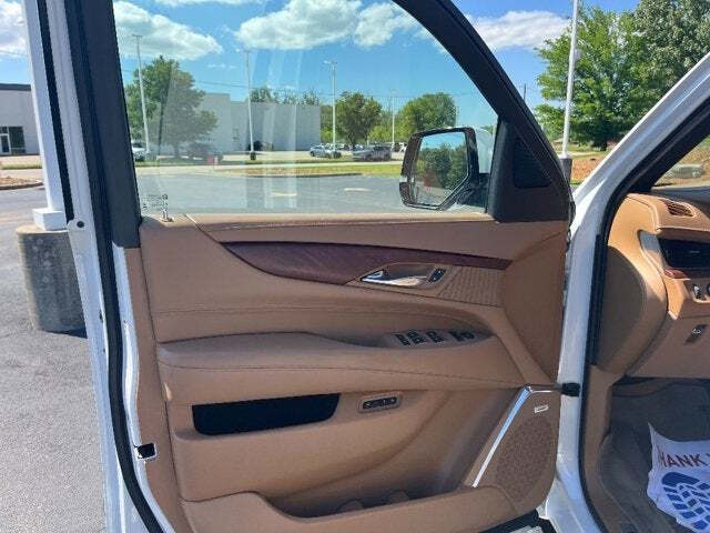 2017 Cadillac Escalade ESV 42