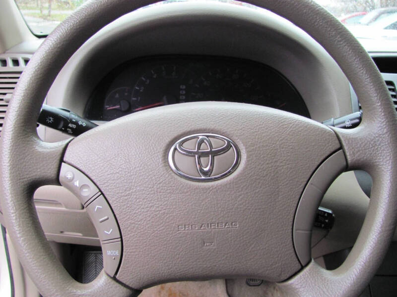 2005 Toyota Camry Standard photo 10