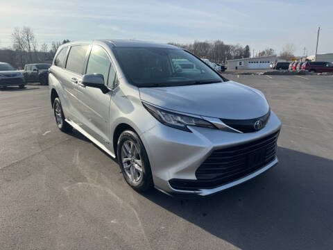 2021 Toyota Sienna LE 8-Passenger