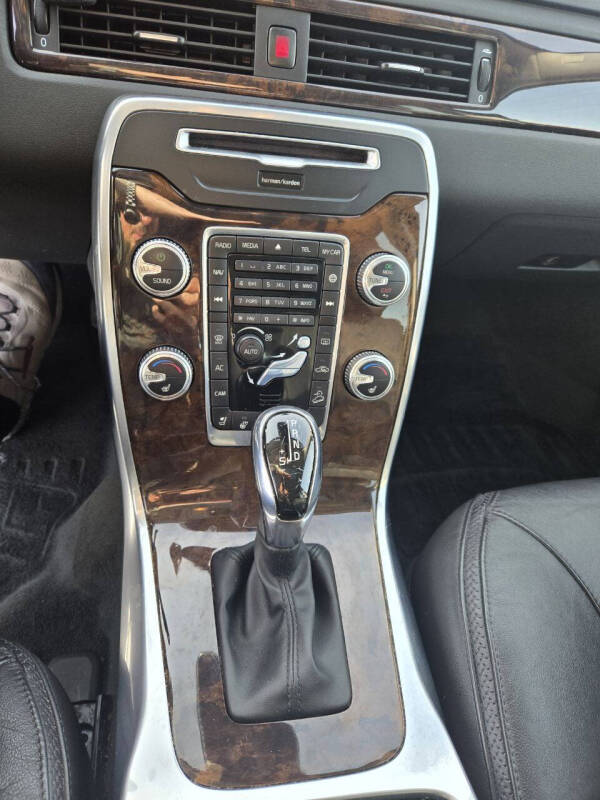 2015 Volvo XC70 T6 Platinum