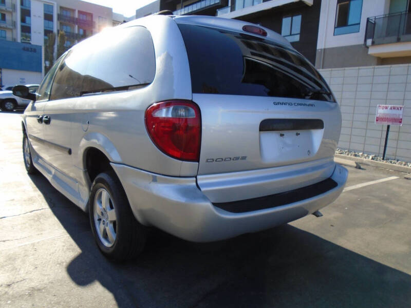 2005 Dodge Grand Caravan SE