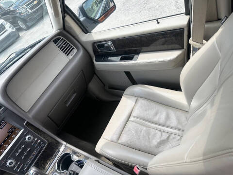 2017 Lincoln Navigator Select