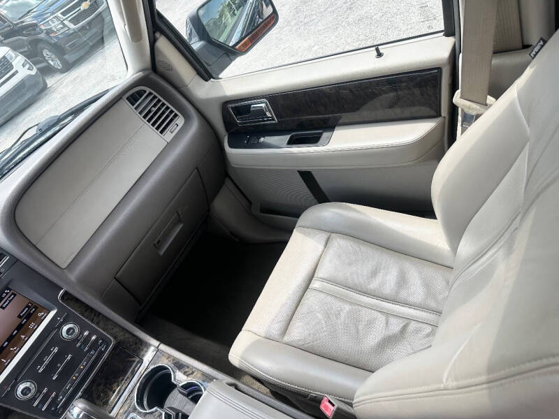 2017 Lincoln Navigator Select
