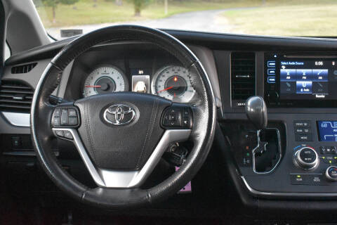 2017 Toyota Sienna SE 8-Passenger