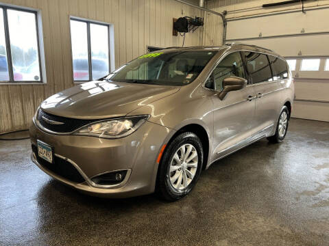 2018 Chrysler Pacifica for sale at Sand's Auto Sales in Cambridge MN