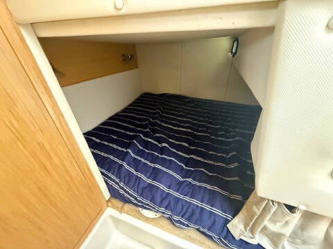 2012 Four Winns V305