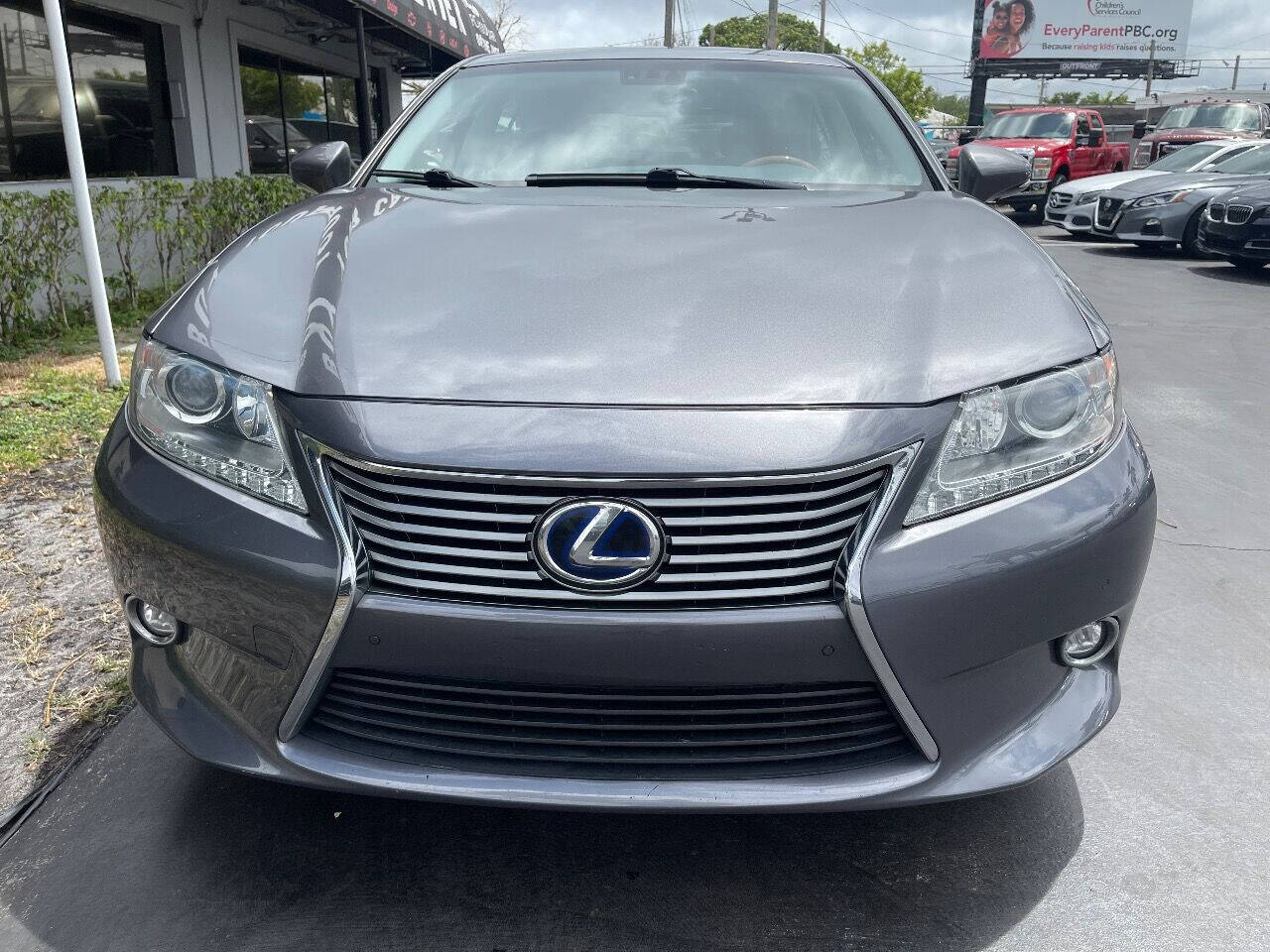 2014 Lexus E-Series Sedan - $13,900