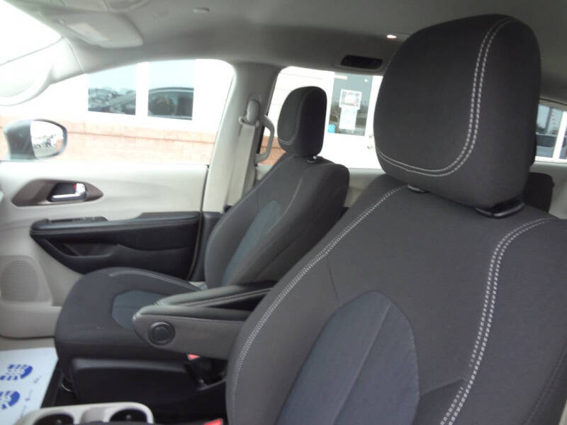 2021 Chrysler Voyager LX