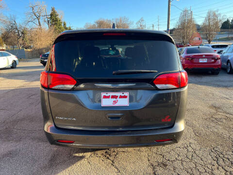 2017 Chrysler Pacifica LX