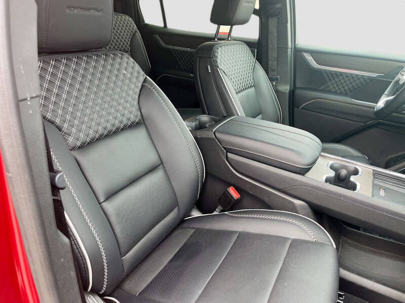 2025 GMC Acadia Denali