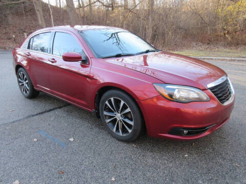 2013 Chrysler 200 for sale at Fox River Motors, Inc in Green Bay WI