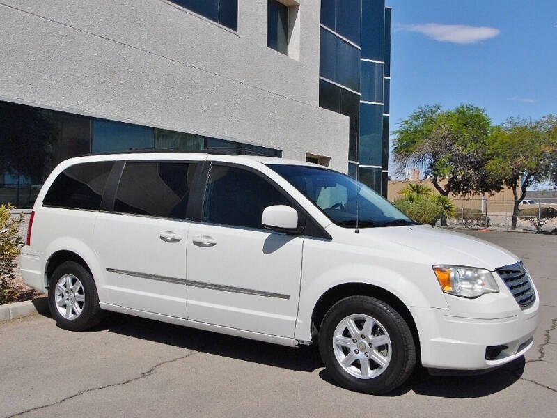 2010 Chrysler Town & Country null photo 5