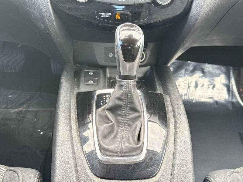 2022 Nissan Rogue Sport SV