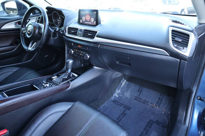 2017 Mazda MAZDA3 Touring