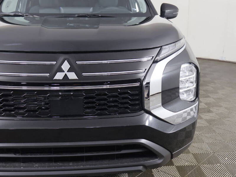 2026 Mitsubishi Outlander ES
