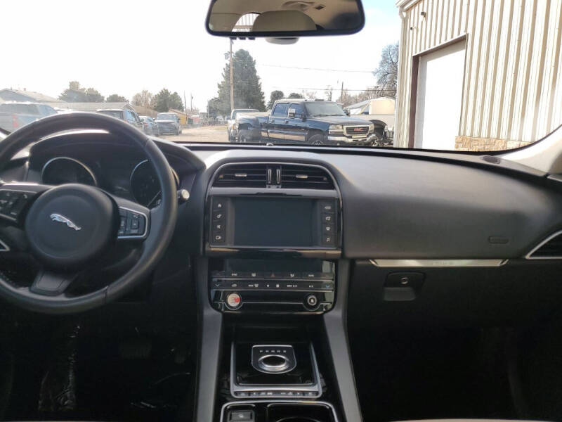 2018 Jaguar F-PACE 25t Premium