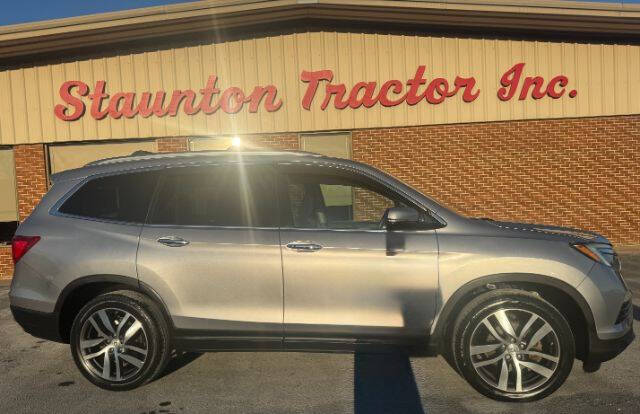 2016 Honda Pilot Elite's photo