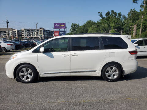 2015 Toyota Sienna LE 8-Passenger