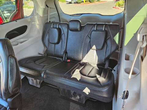 2017 Chrysler Pacifica Touring-L