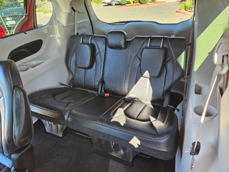 2017 Chrysler Pacifica Touring-L