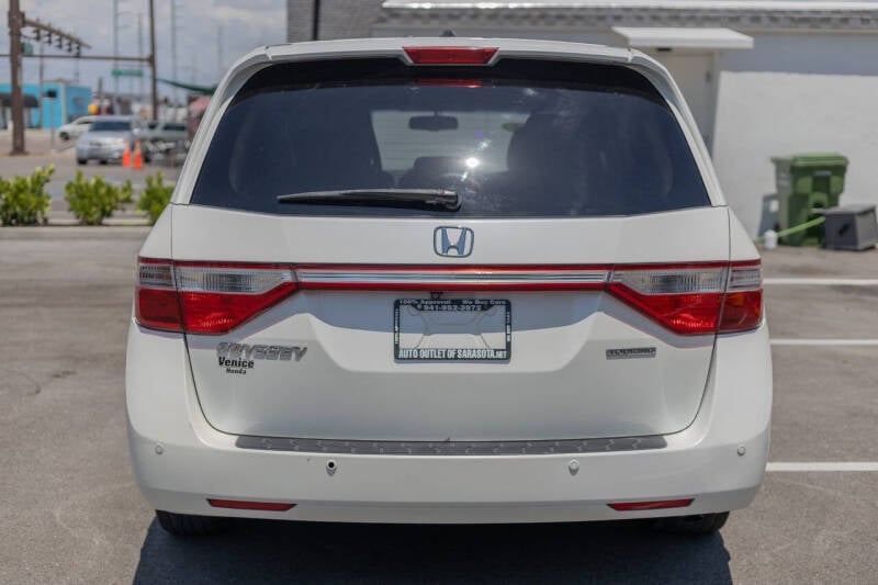 2013 Honda Odyssey Touring photo 2