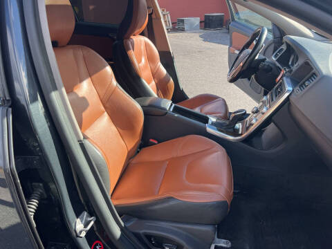 2015 Volvo V60 Cross Country T5 Platinum