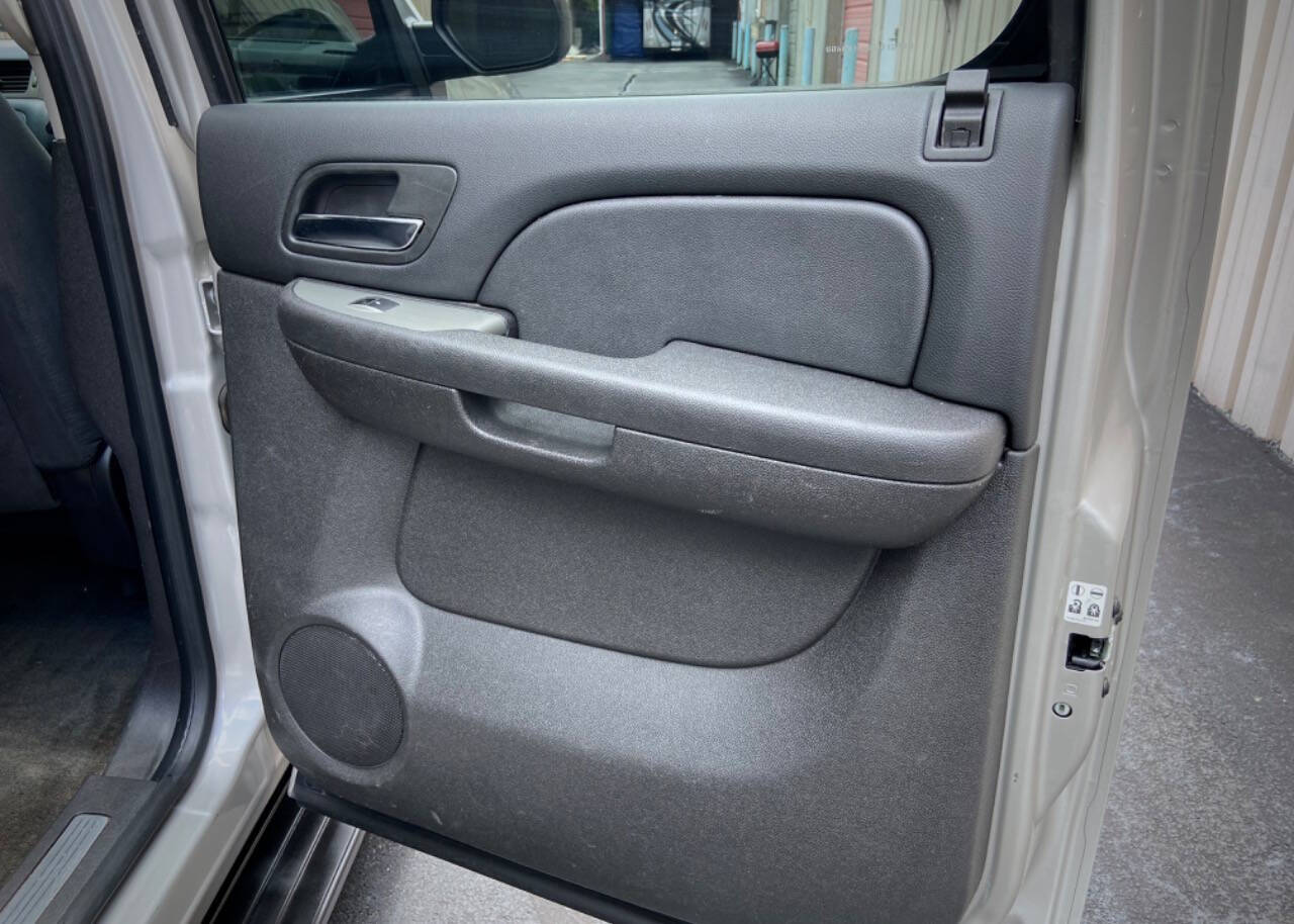 2008 Chevrolet Suburban 29
