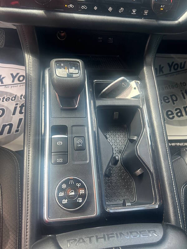 2023 Nissan Pathfinder SL