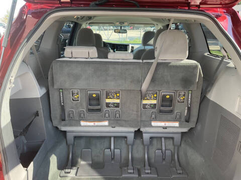 2015 Toyota Sienna LE 8-Passenger