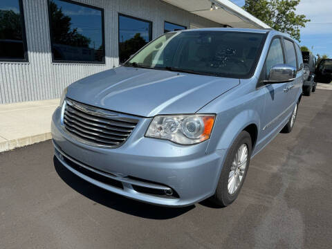 2013 Chrysler Town and Country for sale at The Car Cove, LLC in Muncie IN