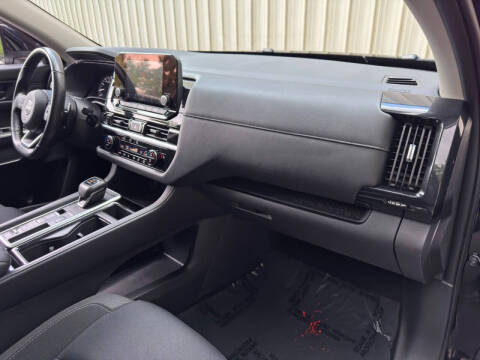 2024 Nissan Pathfinder SV